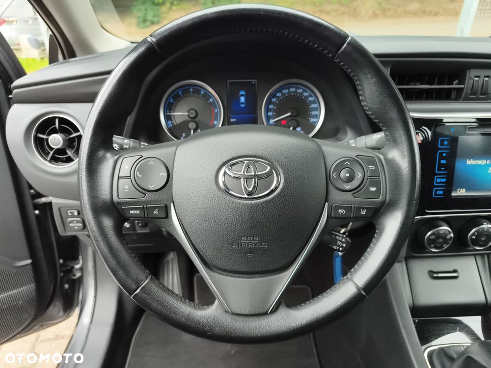 Toyota Corolla 1.6 Classic Plus - 19