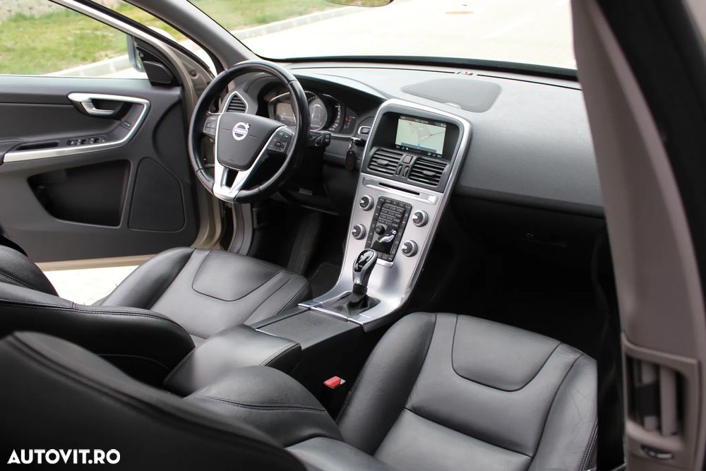 Volvo XC 60 D5AWD Summum - 3