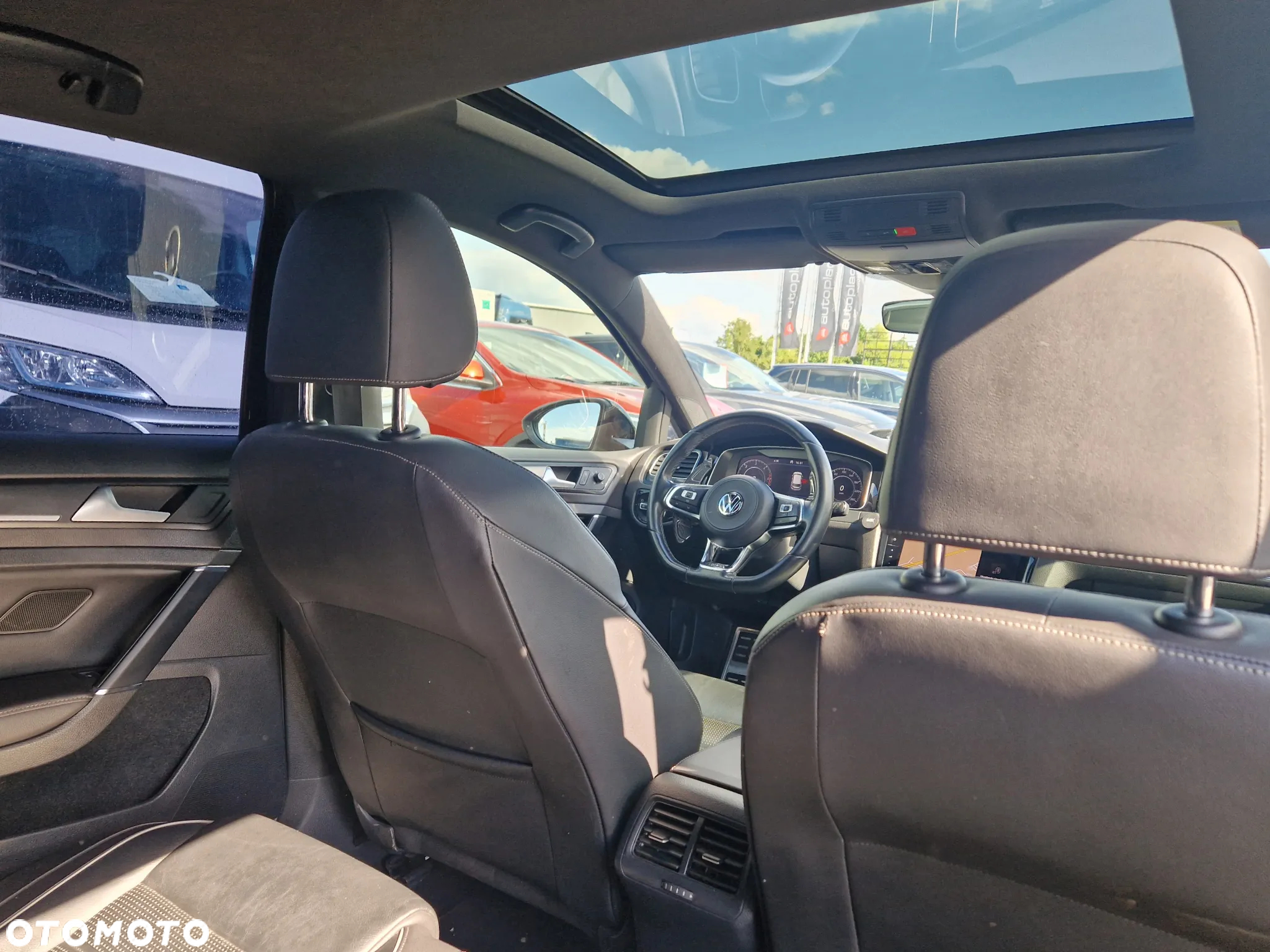 Volkswagen Golf - 25