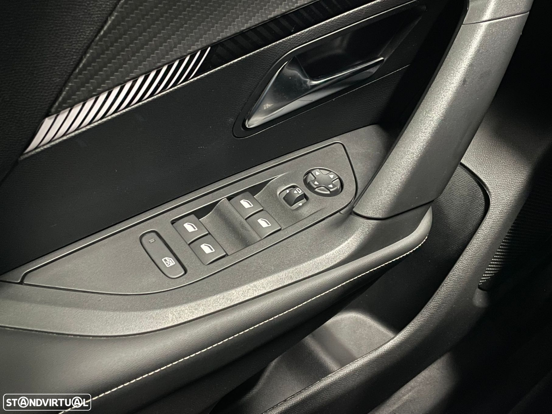Peugeot 2008 1.2 PureTech Allure EAT8 - 13