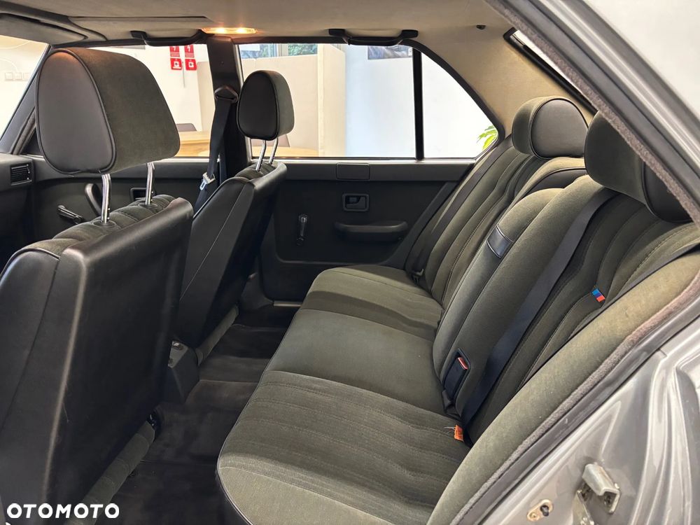 BMW Seria 5 535 i - 14