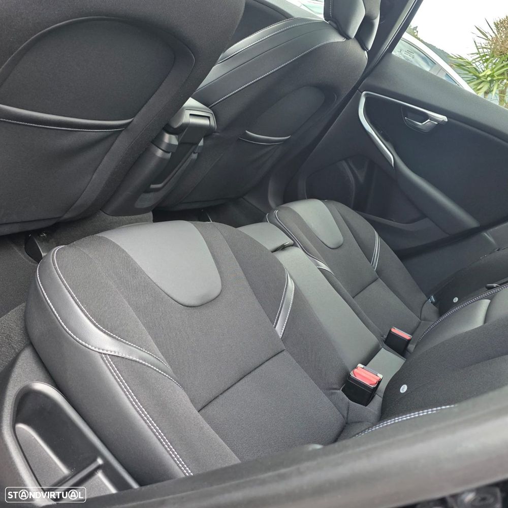 Volvo V40 1.6 D2 Momentum - 34