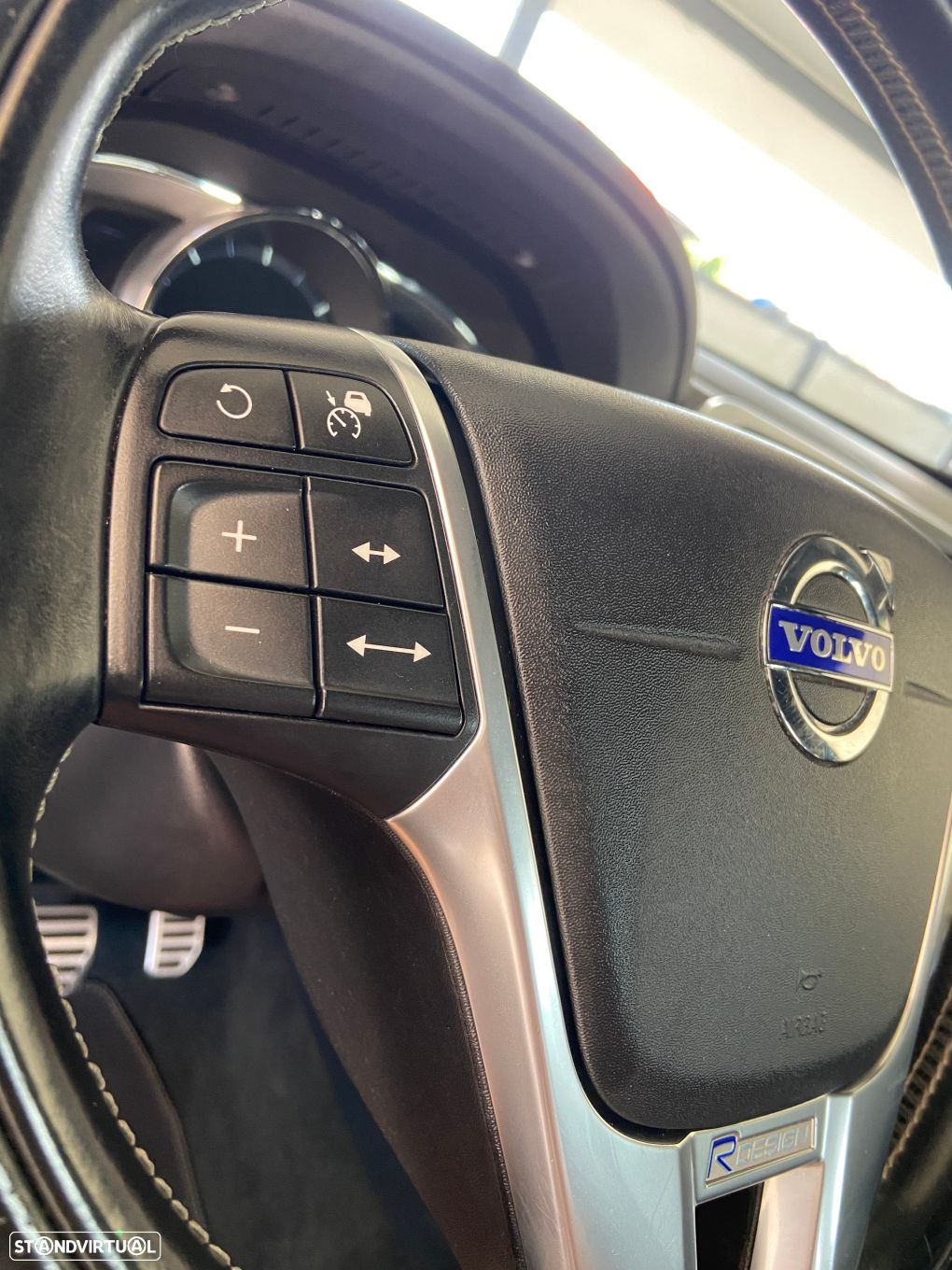 Volvo XC 60 2.0 D4 R-Design Momentum Geartronic - 14