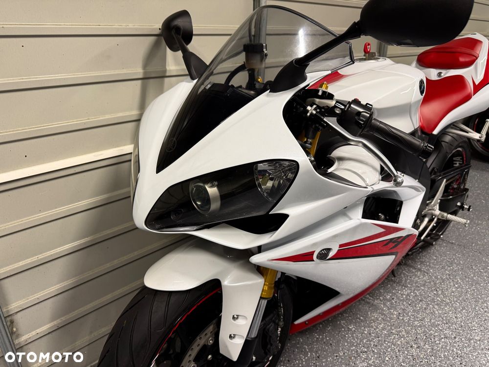 Yamaha R1 - 19