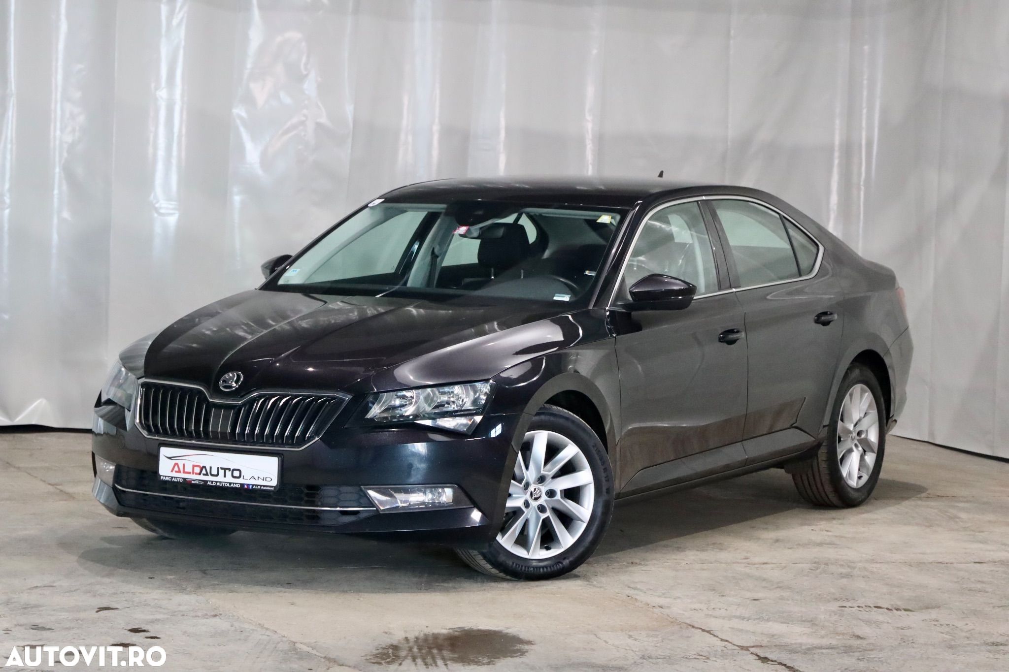 Skoda Superb 2.0 TDI DSG Style - 1