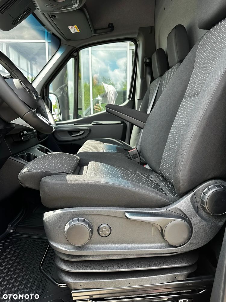 Mercedes-Benz Sprinter - 15