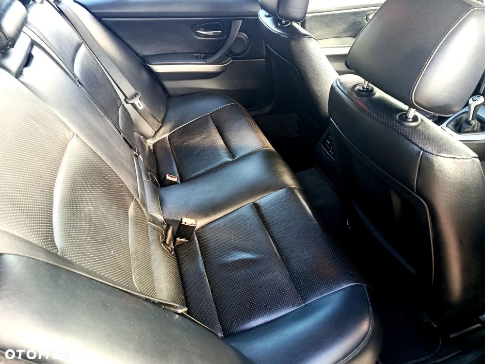 BMW Seria 3 318d - 38