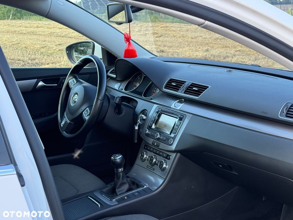 Volkswagen Passat 2.0 TDI BlueMotion Technology Highline - 28