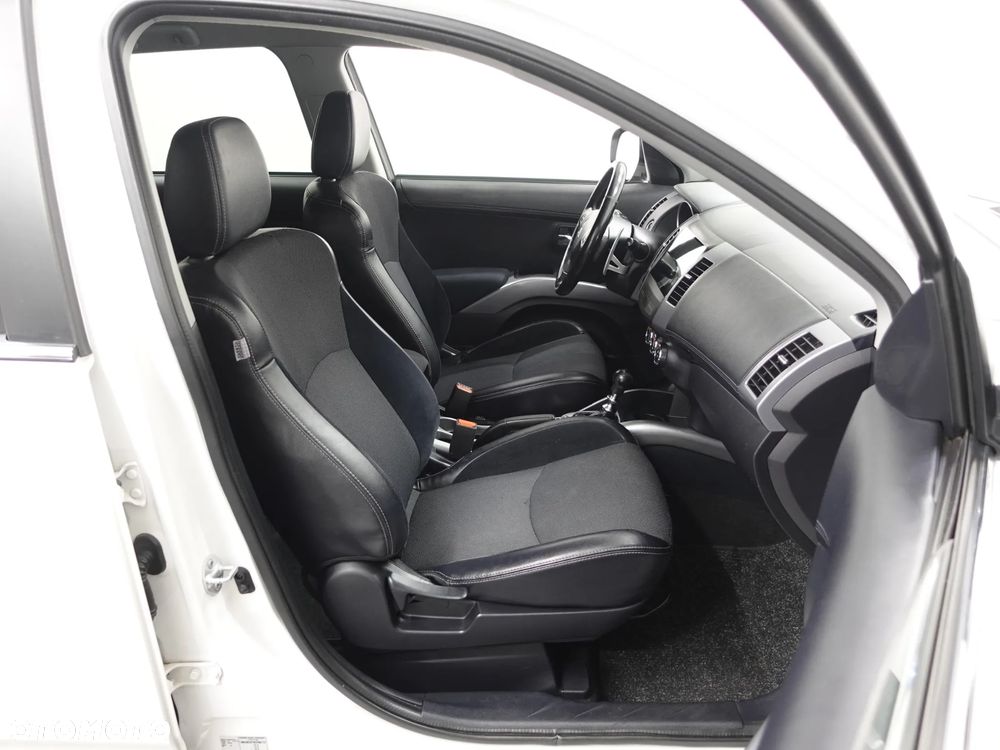 Mitsubishi Outlander - 24