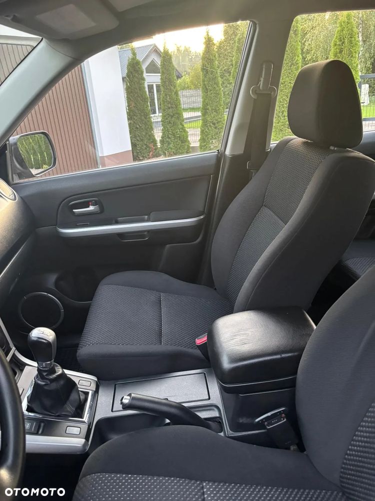 Suzuki Grand Vitara 2.0 - 9