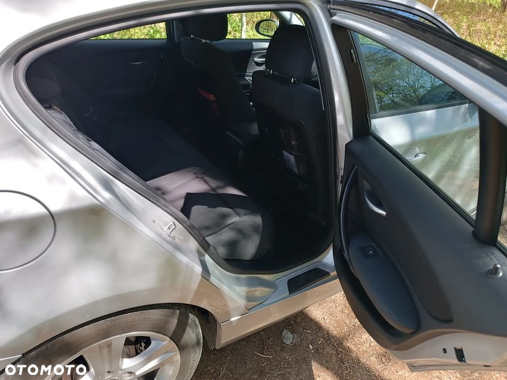 BMW Seria 1 118d DPF - 19