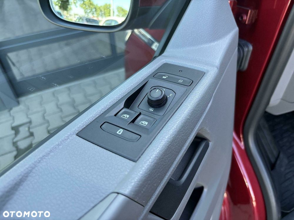 Volkswagen Caravelle - 11