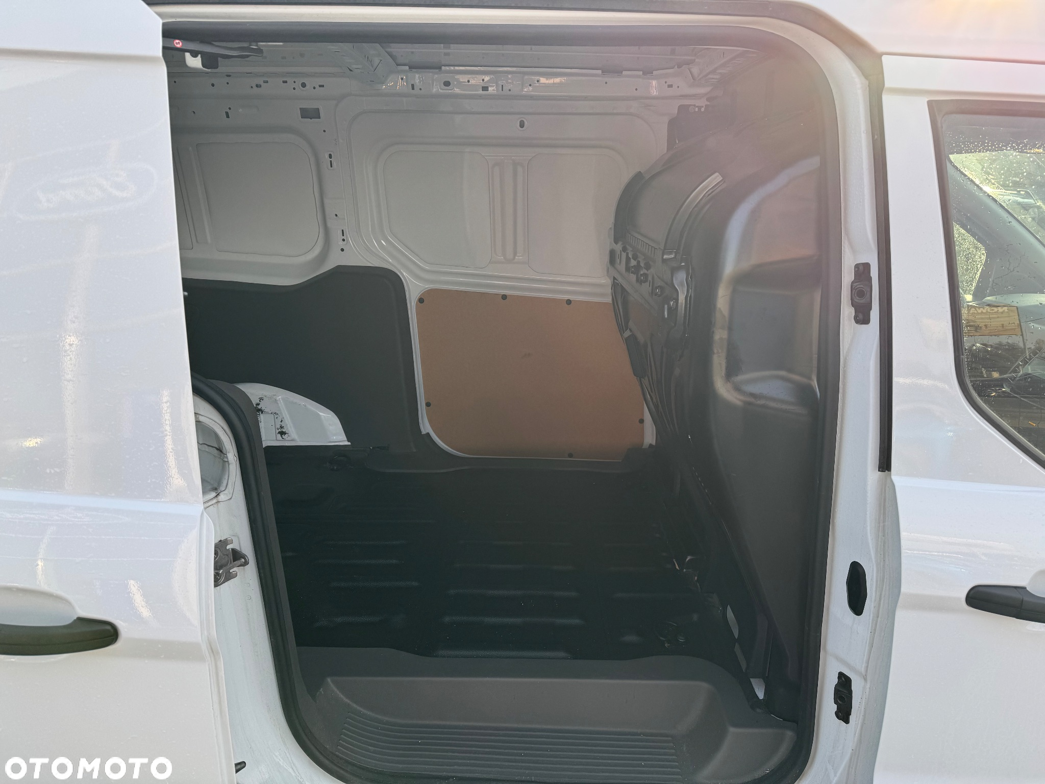 Ford Transit Connect - 11
