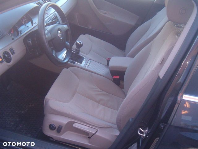 Volkswagen Passat - 31
