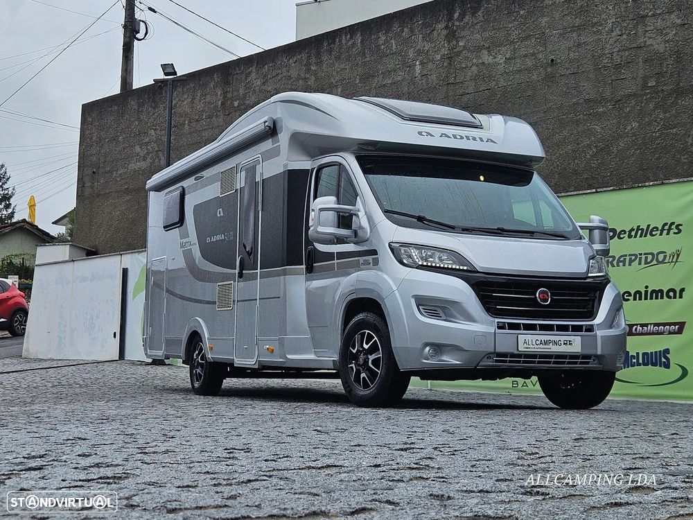 Adria Matrix M670SBC 50 YEARS 5 LUGARES DE LIVRETE CAMA CENTRAL + BASCULANTE - 3