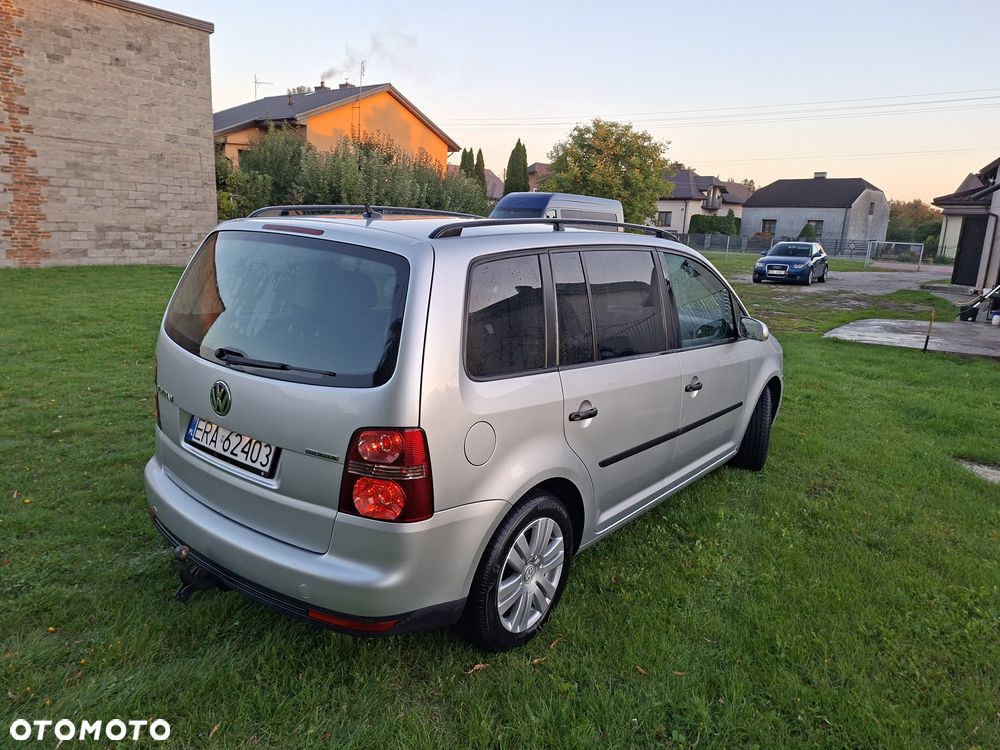 Volkswagen Touran 2008 photo 3