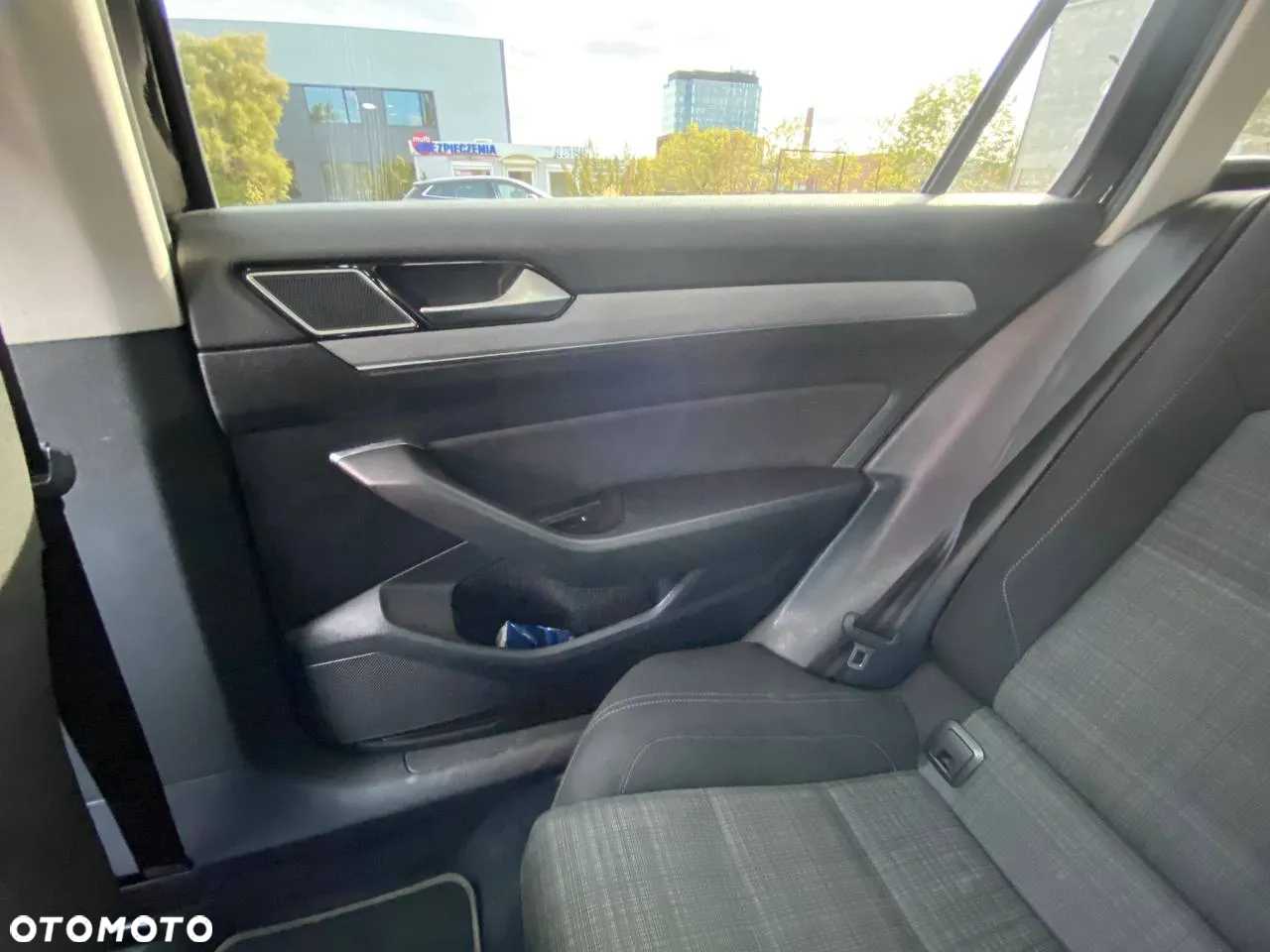 Volkswagen Passat - 12