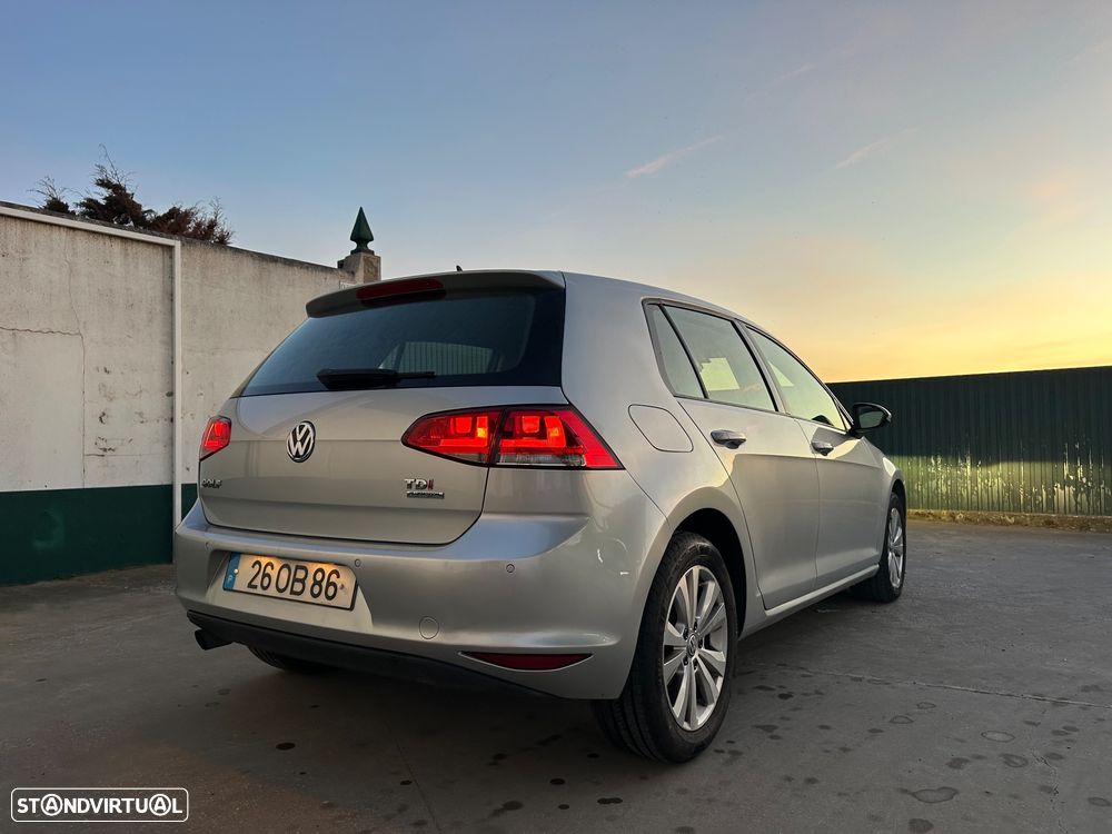 VW Golf 1.6 TDi Highline DSG - 12