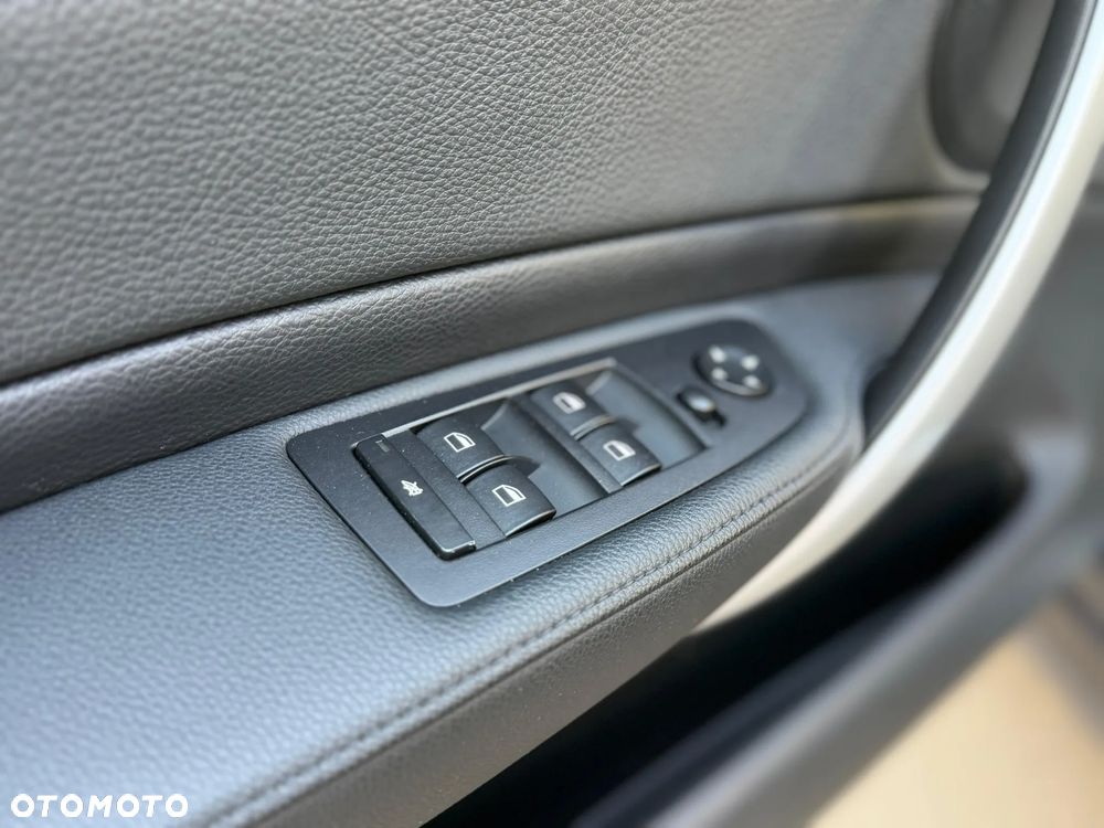 BMW Seria 1 123d DPF - 24