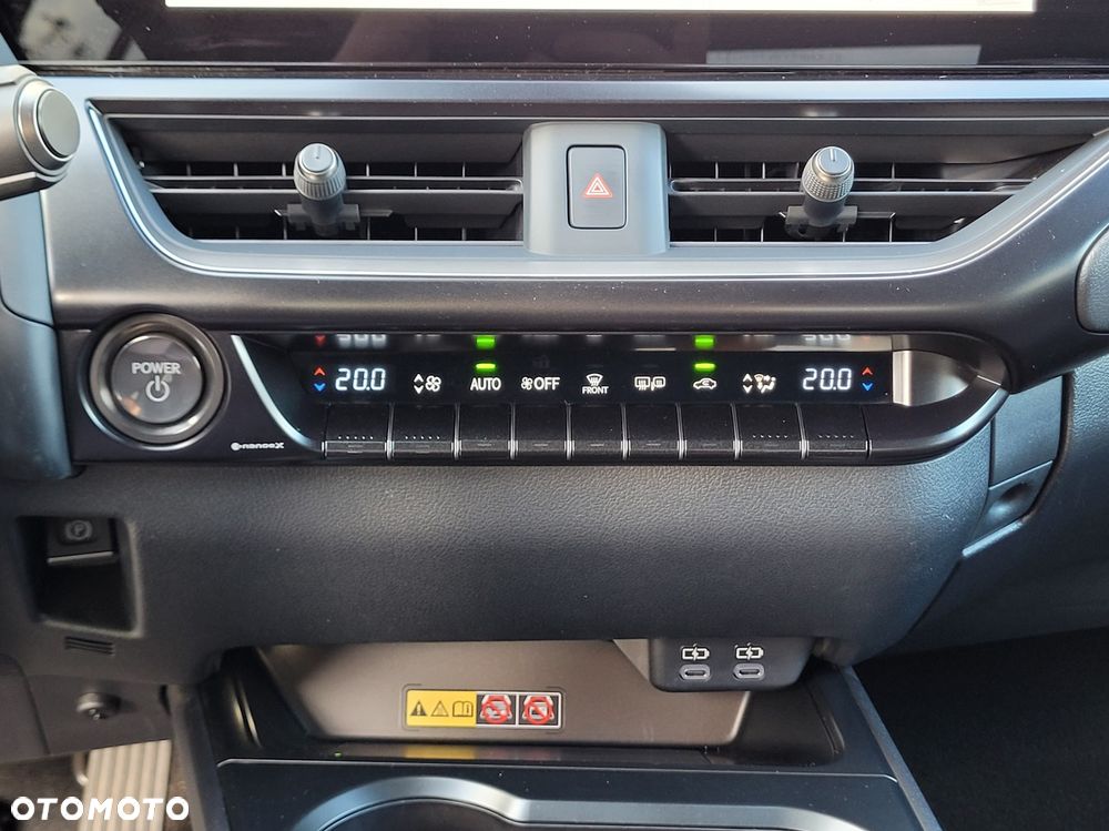 Lexus UX 300h F Sport Design - 18