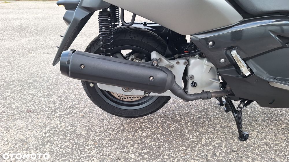 Yamaha X-max - 16