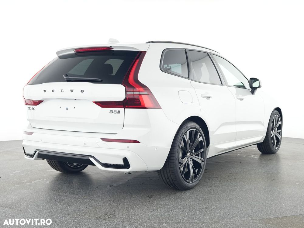 Volvo XC 60 B5 AT AWD MHEV Ultra Black Edition - 2