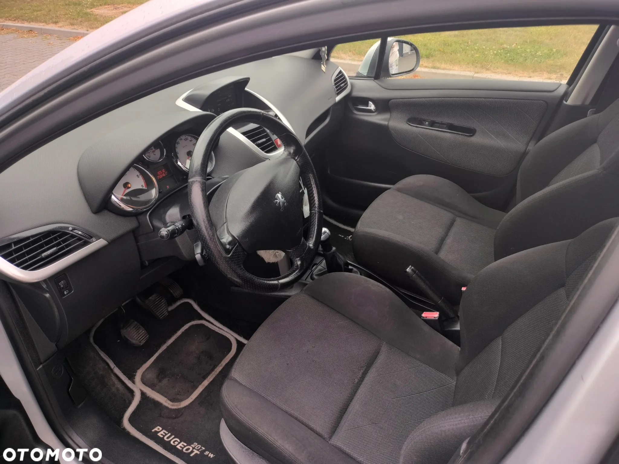 Peugeot 207 - 6