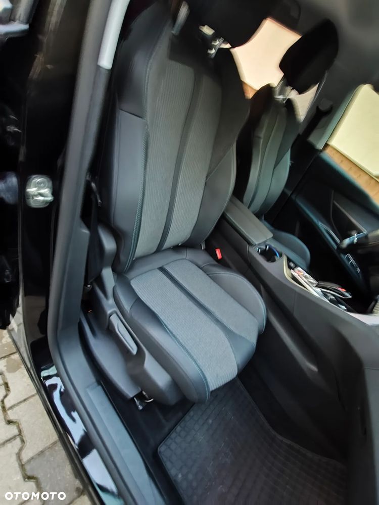 Peugeot 3008 1.2 PureTech Allure S&S EAT8 - 11