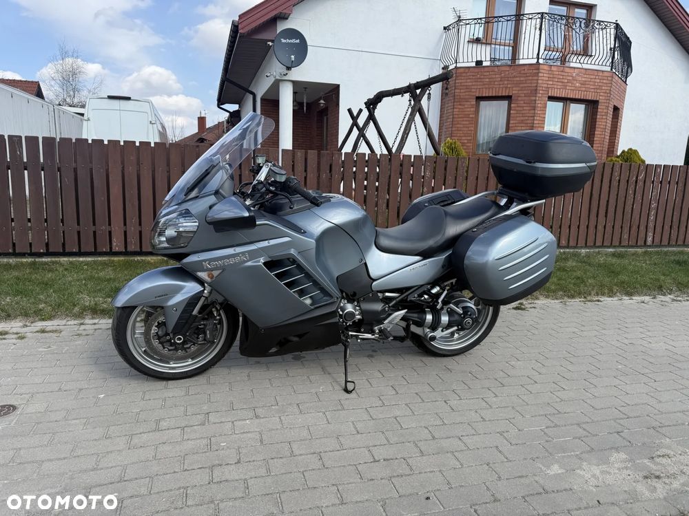 Kawasaki GTR - 3