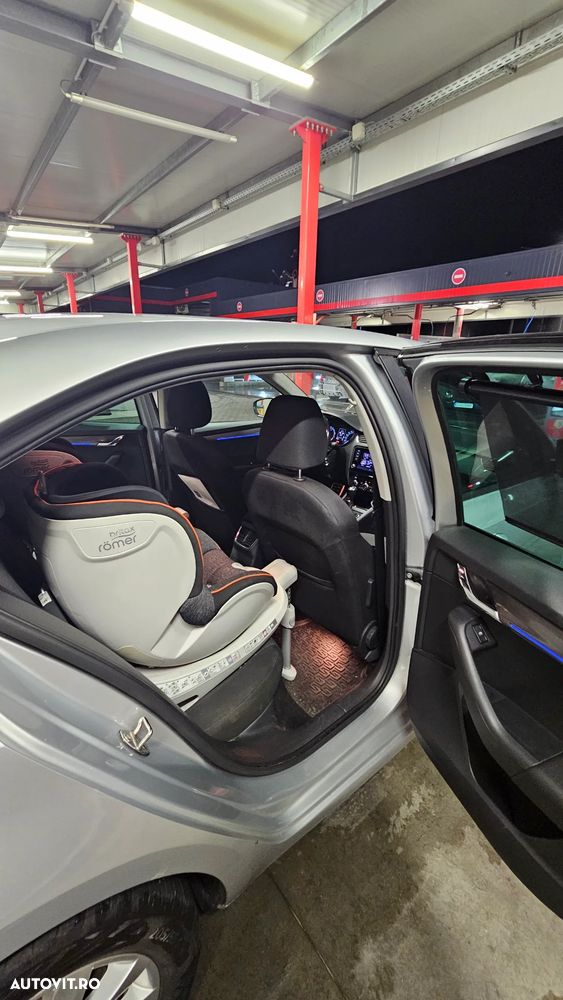 Skoda Octavia 2.0 TDI STYLE DSG - 7