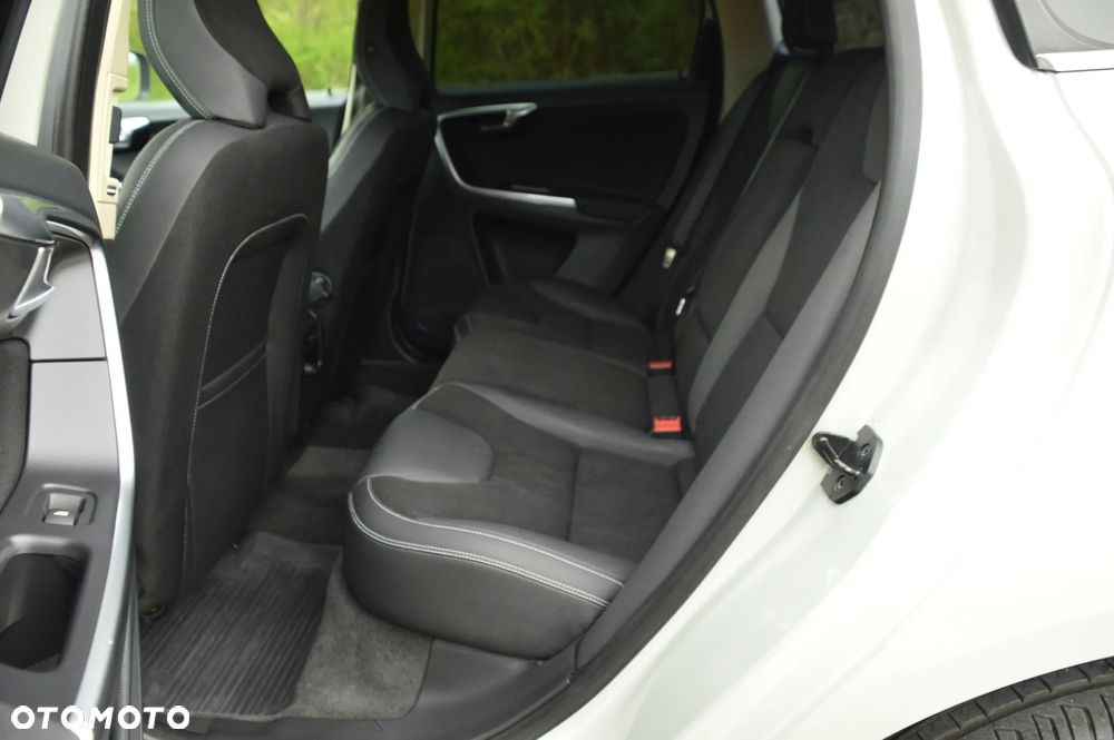 Volvo XC 60 D4 AWD Geartronic Momentum - 10