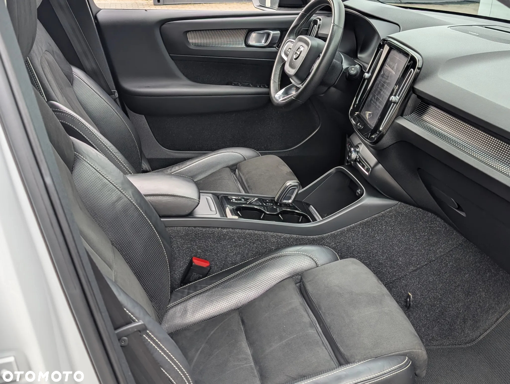 Volvo XC 40 T5 AWD R-Design - 17