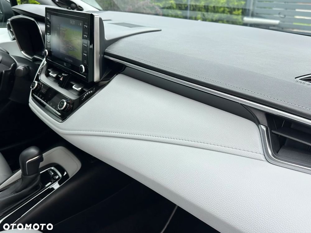 Toyota Corolla 2.0 Hybrid Executive - 23