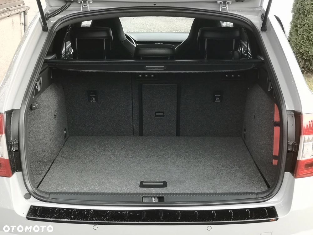 Skoda Octavia 2.0 TDI DSG RS - 17