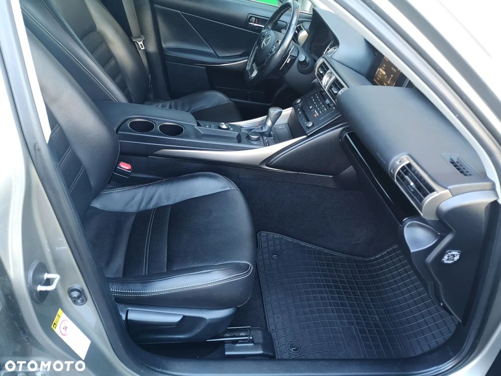 Lexus IS 200t Executive Line - 18