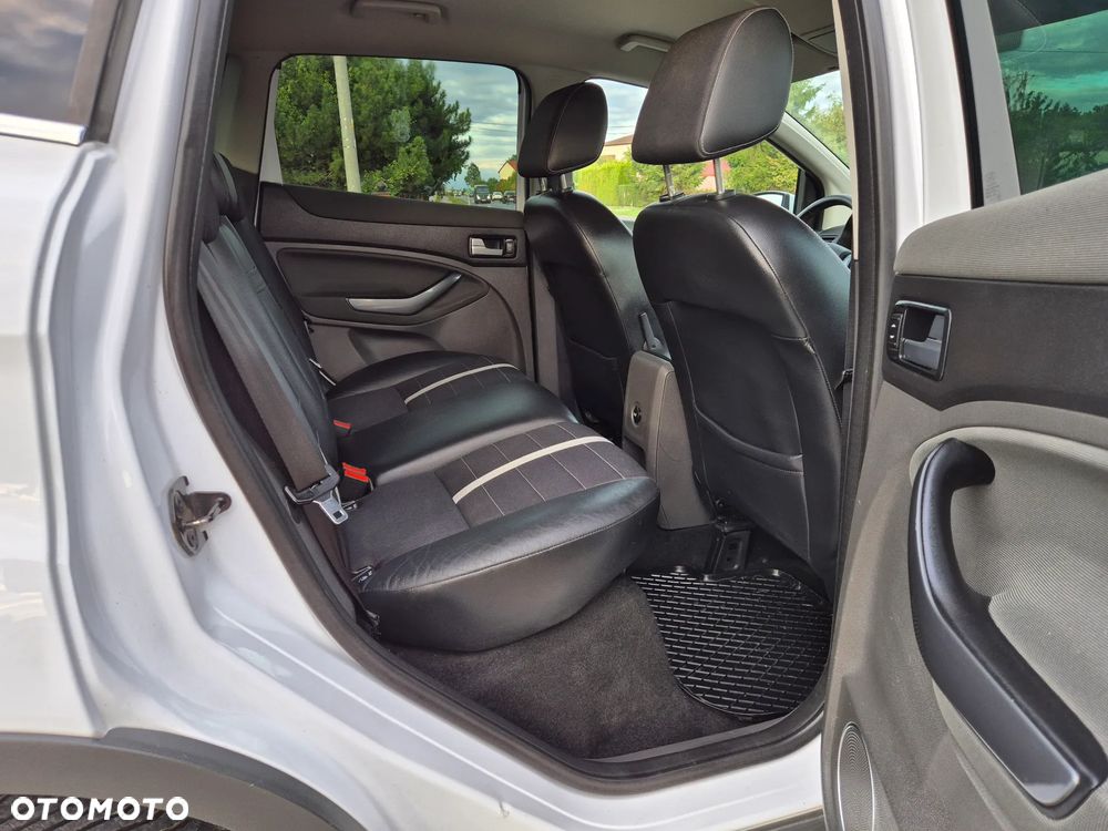 Ford Kuga 2.0 TDCi 2x4 Titanium - 13