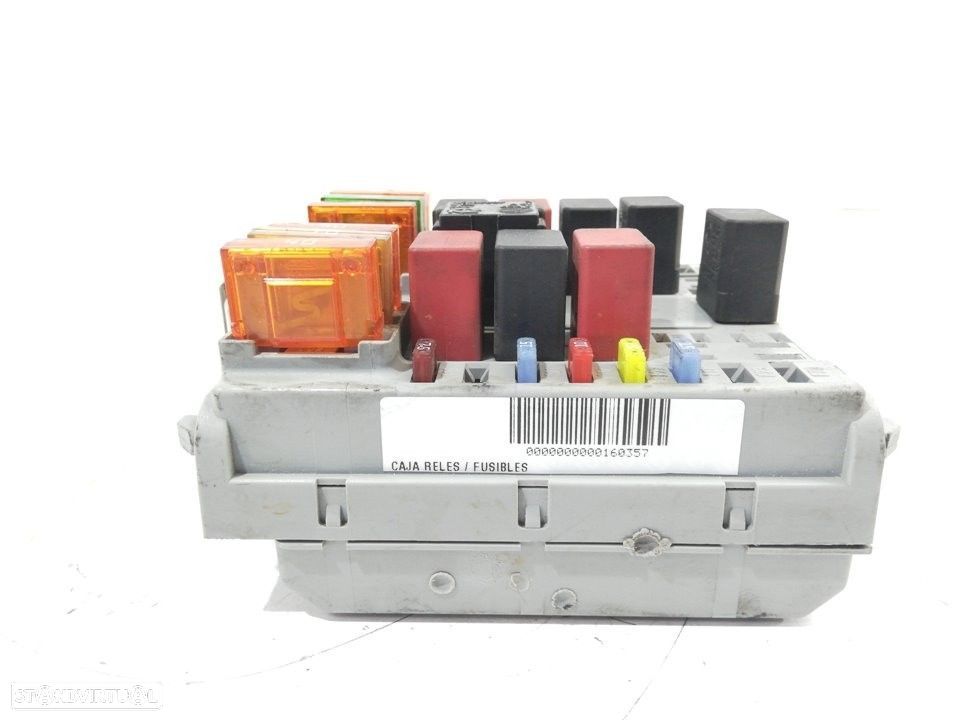 CAIXA RELÉS / FUSÍVEIS FIAT DOBLO CARGO 2006 - 2