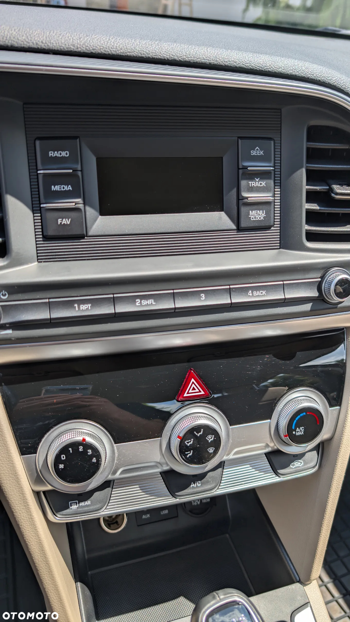 Hyundai Elantra 1.6 Classic Plus - 4