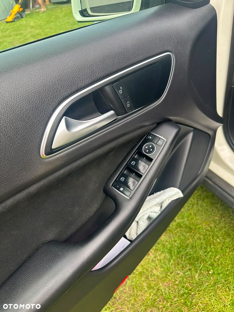 Mercedes-Benz GLA 200 - 9