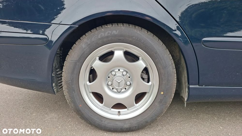 Mercedes-Benz Klasa E 200 Kompressor Automatik Classic - 37