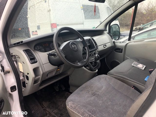 Dezmembrez Opel Vivaro Renault Trafic 2008 - 2