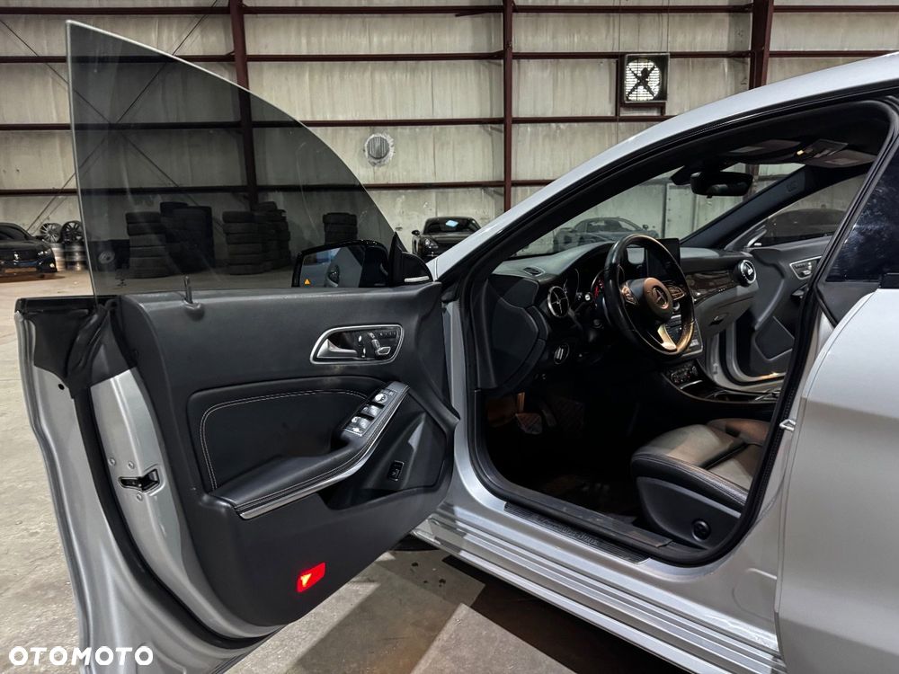 Mercedes-Benz CLA 250 4Matic 7G-DCT AMG Line - 11