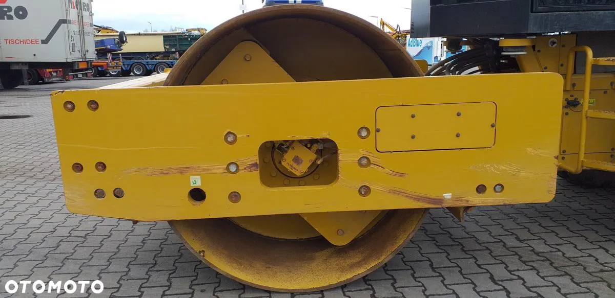 Caterpillar Walec wibracyjny CATERPILLAR CS 64 B - 12