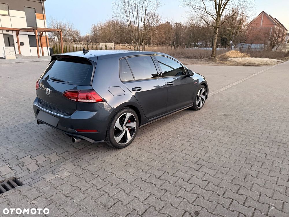 Volkswagen Golf - 3