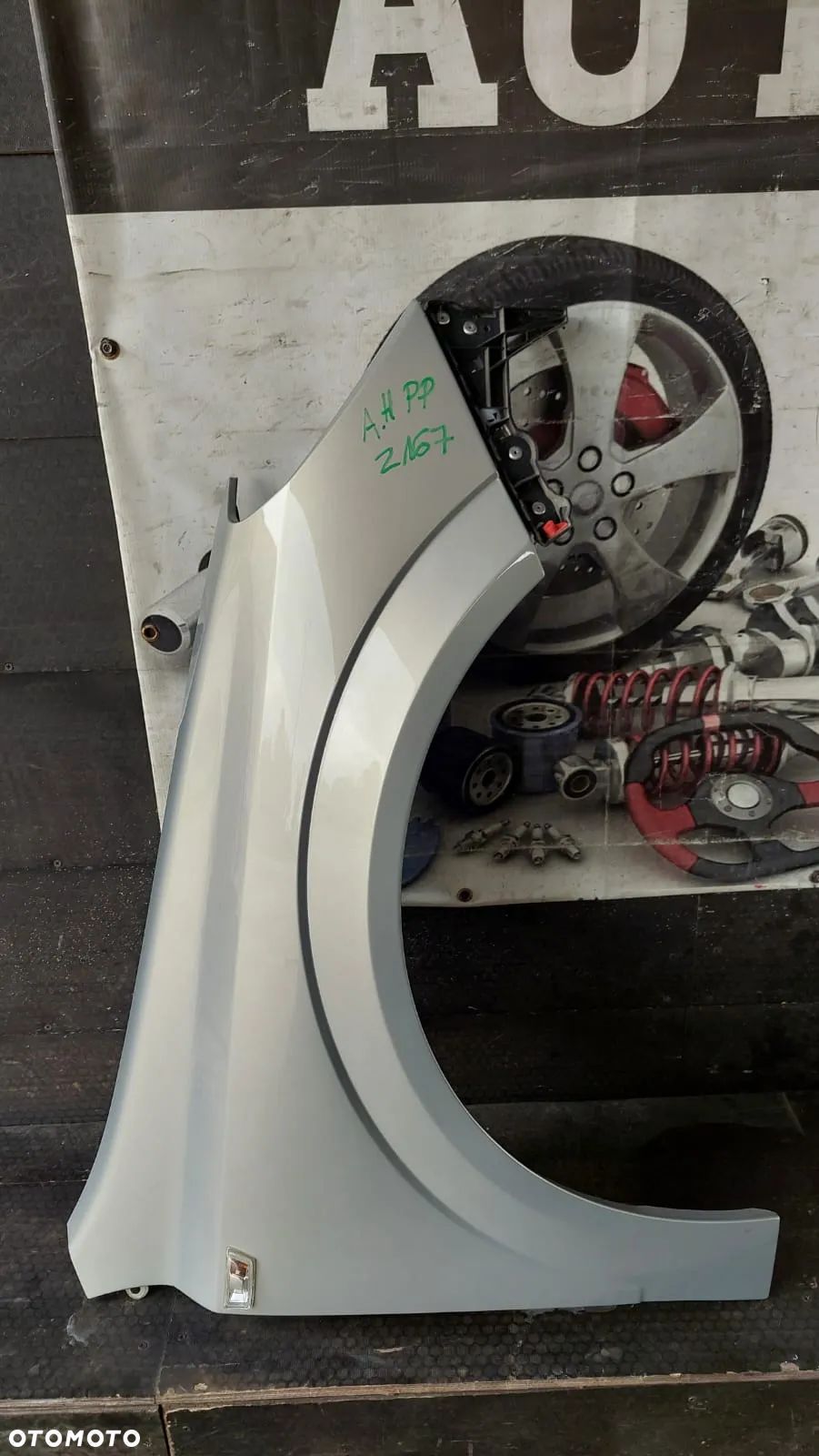 Błotnik PRAWY OPEL ASTRA H Z167 - 1