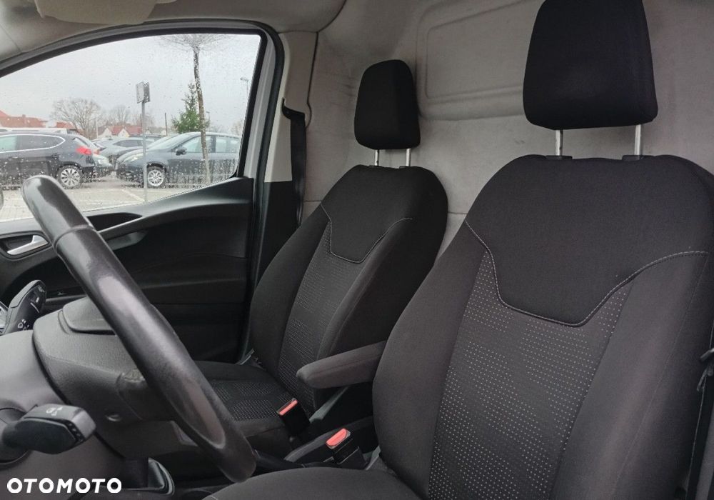 Ford Transit Courier - 20