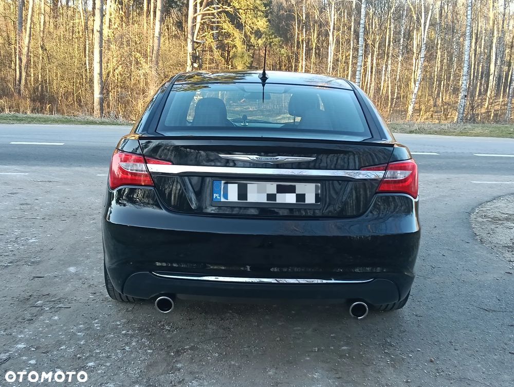 Chrysler 200 - 6