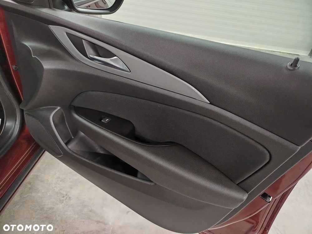 Opel Insignia 1.5 T Exclusive S&S - 27