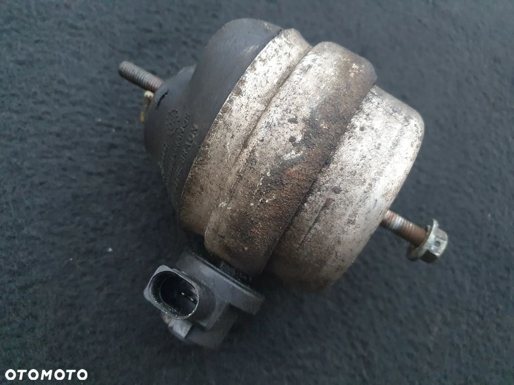 8E0199382B AUDI A4 PASSAT B5 Poduszka silnika prawa - 1