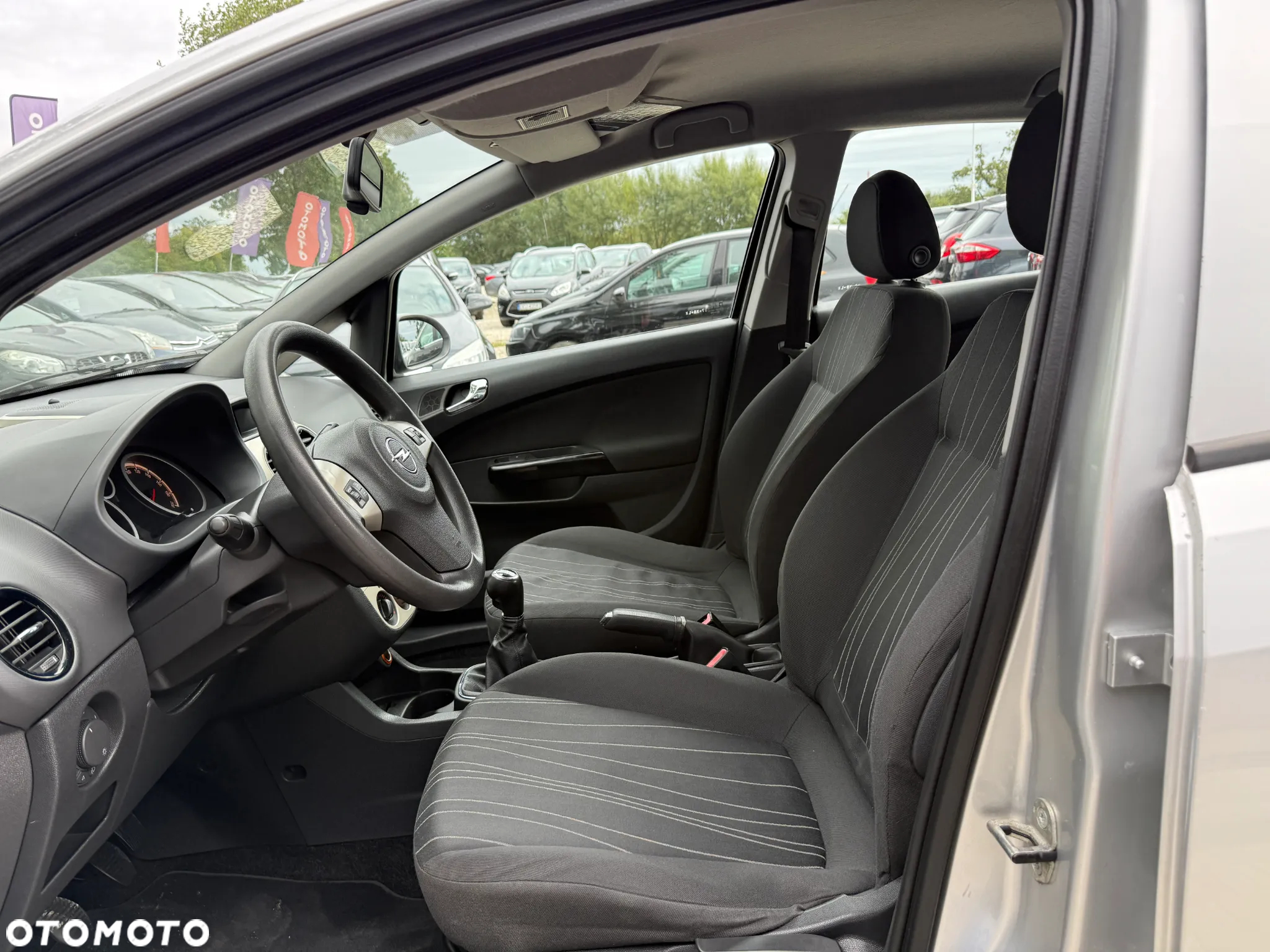 Opel Corsa 1.4 16V Cosmo - 32